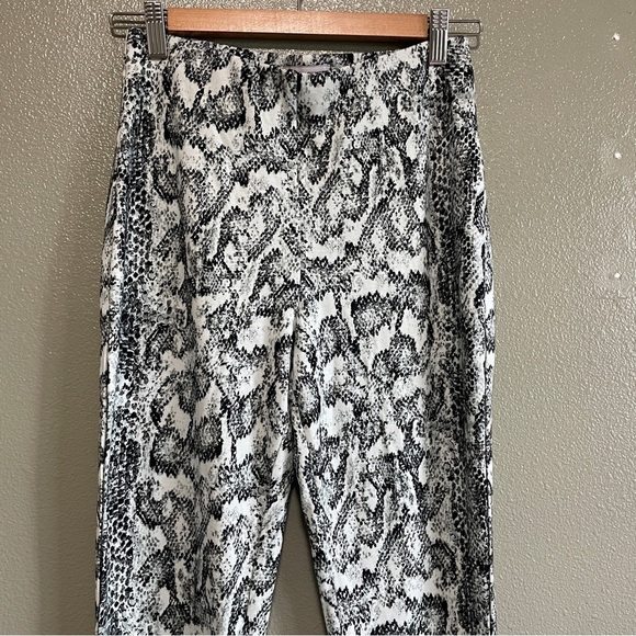 Urban Outfitters Allie Printed Kick Flare Pant- Medium - Picture 7 of 14